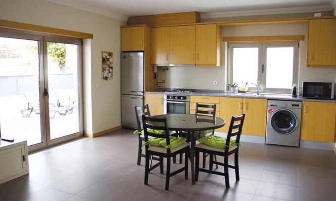 Arganil Apartamento | ¡Moderno apartamento de pueblo de 2 dormitorios con WiFi y hermosas vistas a la montaña!