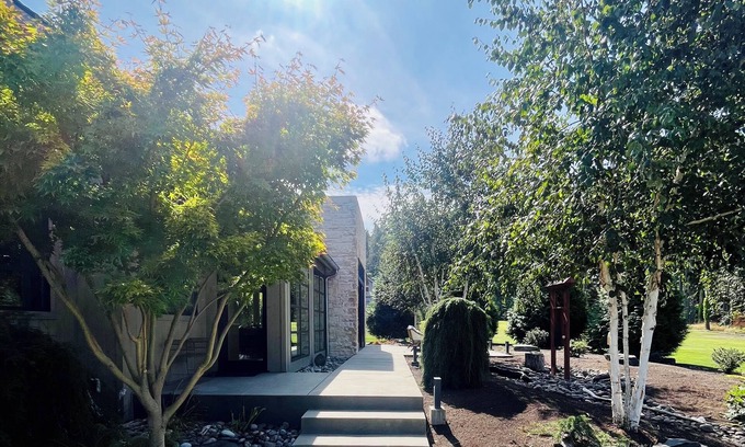 Gig Harbor Casa | Modern 2-bedroom with views on acreage w/sport court/pickle-ball on Fox Island