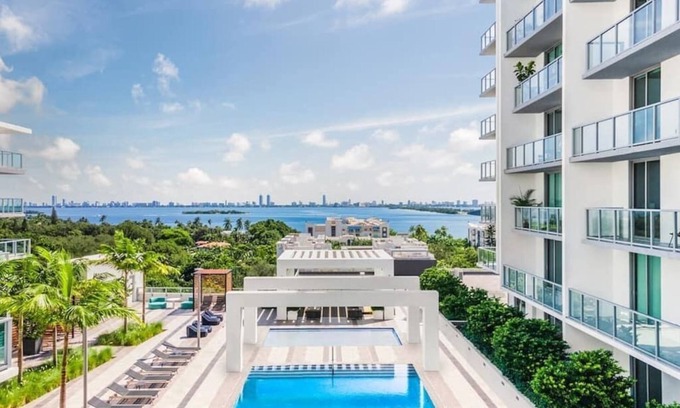 Northeast Miami Apartamento | Modern 2 BR w/pool/parking in MIA DESIGN DISTRICT