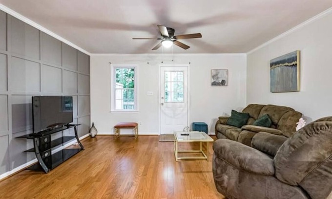 Southeast Raleigh Casa | Modern 2 en suite townhome near DT Raleigh