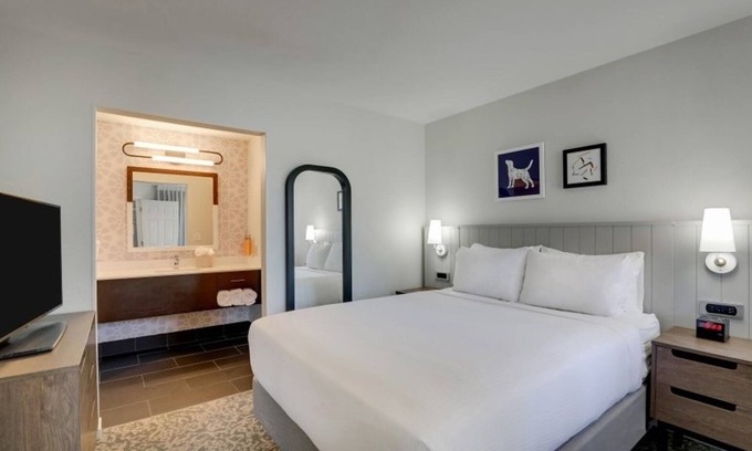 Sunnyvale Complejo | Modern 2 Queen Unit with Kitchen, Fitness Center, Near 49ers Museum!