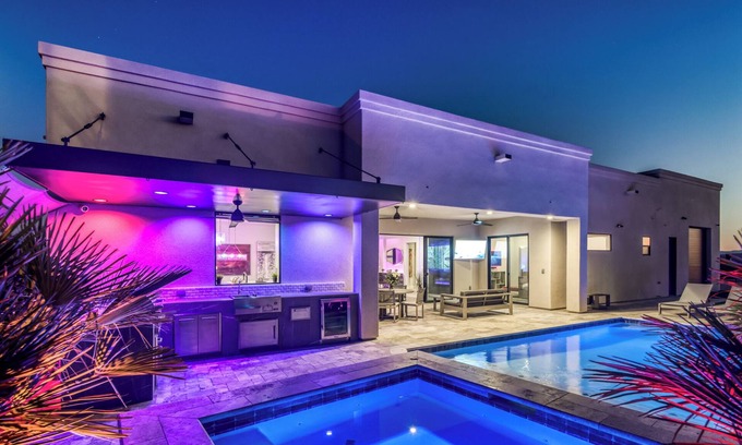 Lake Havasu City Casa | Modern 2021 New Construction Luxury Home 1 Min from Lake. Better than W hotel