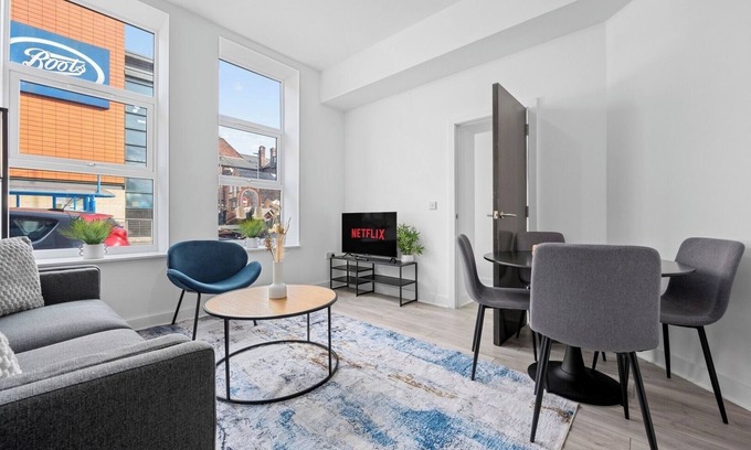 Warrington Apartamento | Modern 2B City Apartment - Wheelchair Accessible