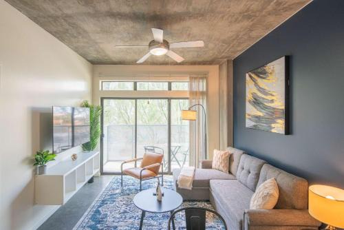 Evans Churchill Apartamento | Modern 2BD - CDT - Gym, Pool, Parking - Sleep 8