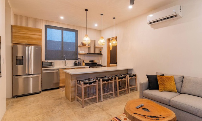 Playa Guiones Casa | Casita Backdoor – A 5 min de Playa Guiones, Patio, Ducha y Rack de Tablas
