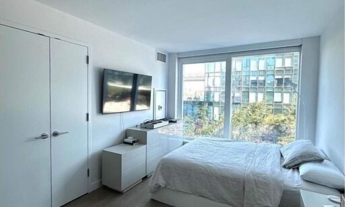 Williamsburg Apartamento | "Modern 2BR/2BA Apartment - With Williamsburg Bridge Views, NYC!"