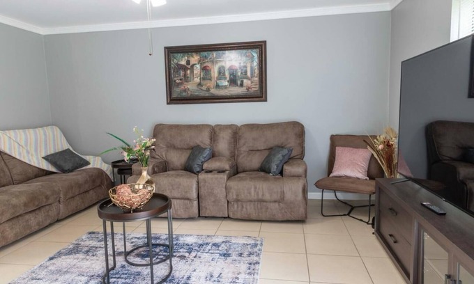 Woodlake - Briar Meadow Apartamento | Modern 2BR/2BA Apartment in Prime Houston Location – Near Galleria!