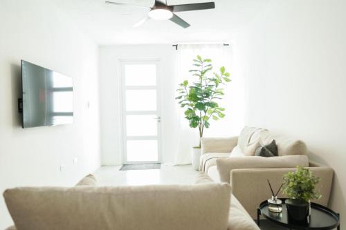 Gobernador Pinero Apartamento | Modern 2BR Apt in San Juan City, Concert Stays