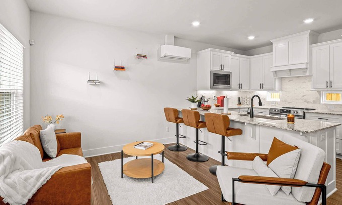 Fayetteville Condominio | Stylish 2BR Home Near University of Arkansas