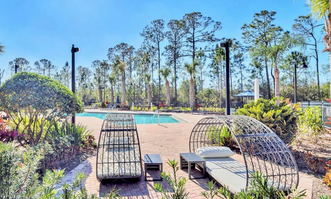 West Kissimmee Apartamento | Modern 2BR Condo w Private Patio7 min to Disney