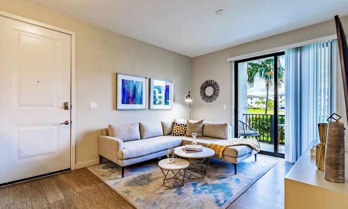 Three Oaks Apartamento | Modern 2BR Fort Myers Condo | Pool, BBQ and Near Beaches