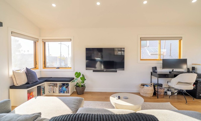Golden Hill Apartamento | Modern 2BR Heart of South Park Walkable With W/D