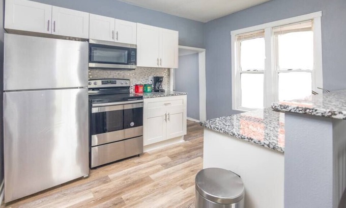 West Des Moines Casa | Modern 2BR Home w/Free Parking in Valley Junction!