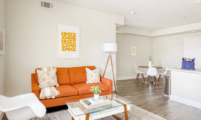 Centerville Apartamento | Modern 2BR in Fremont, Pool, Gym + Parking