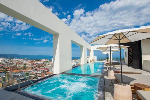 Colonia 5 de Diciembre Casa | Modern 2BR Near Beach & Boardwalk | Gym & BBQ