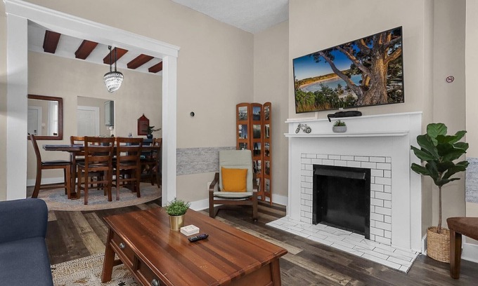 Franklin Park Casa | Modern❤️2BR near DT, 8 min walk to Franklin Park/Conservatory/Trolley District