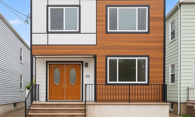 West Side Casa | Modern 2BR + Office Near NYC W/Parking - Sleeps 6