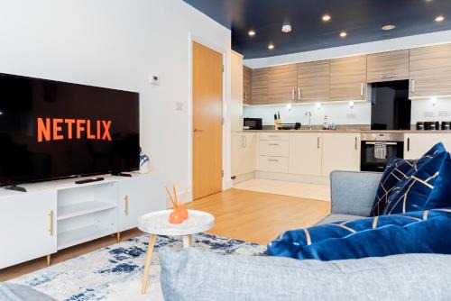 Southampton Casa | Modern 2BR Retreat in Southampton - Balcony, Free parking & Wifi
