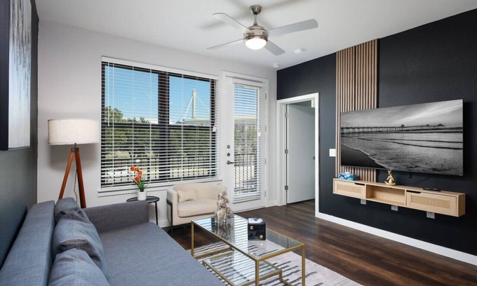 Southtown Apartamento | Modern 2BR - March Madness|Free Parking|Alamodome