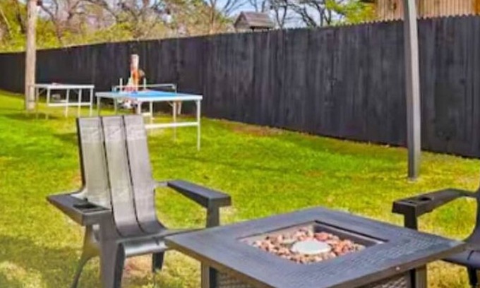 Haltom City Apartamento | Modern 2BR Unit Hot Tub Outdoor Lounge