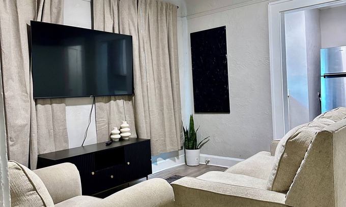 Springfield Apartamento | Modern 2BR w/Wi-Fi + Parking, Near Downtown Jax