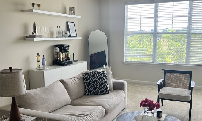 Owings Mills Apartamento | Modern 2BR with Coffee Bar - 25 mins from Inner Harbor