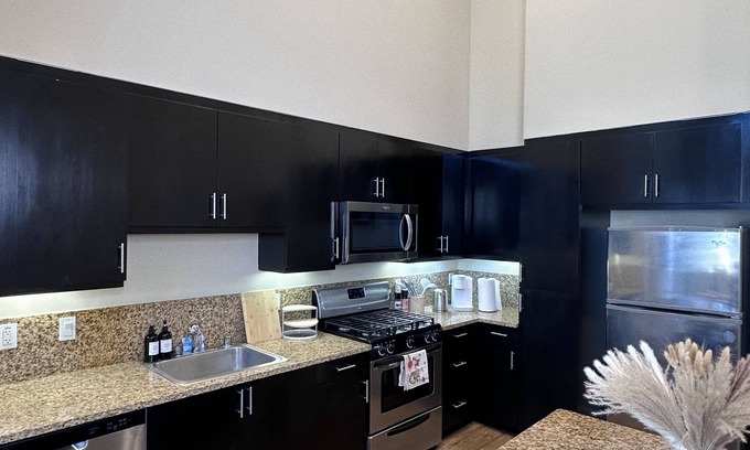 South Arroyo Apartamento | Modern 2BR with Sleeping Loft and Mountain View with 3 mins to Oldtown