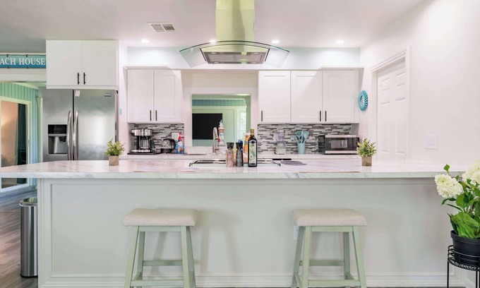 Port Charlotte Casa | Modern 2BR with Backyard, near Beach & Harbor