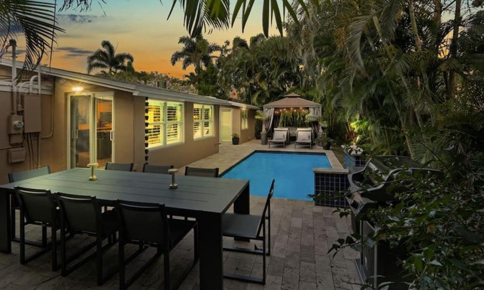 Wilton Manors Casa | Modern 2BRHouse in Wilton Manors with a Heated Pool and KING Bed
