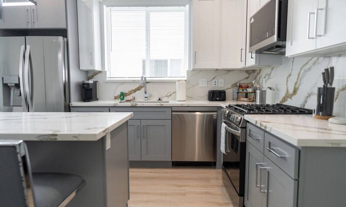 NoHo Arts District Casa | MODERN 3-4 BR TOWNHOME BUILT 2023 w/ OFFICE, BONUS ROOM, GARAGE & EV CHARGER p64