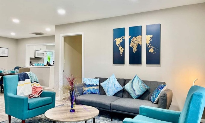 High Point Casa | Modern 3 Bdrm Private Home in Heart of High Point