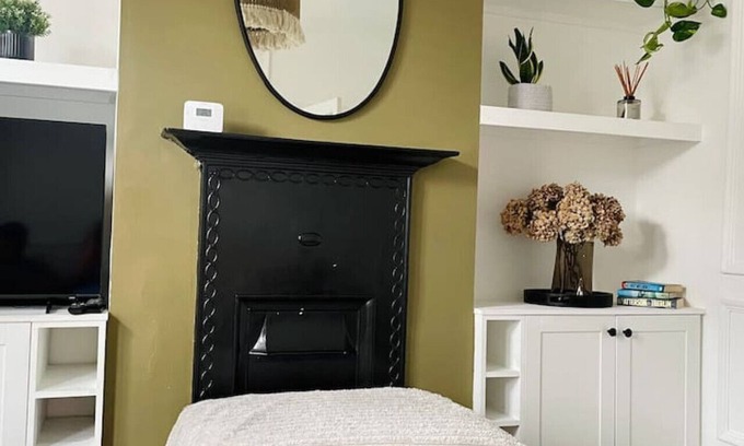 Syon Casa | Modern 3 Bed House in Isleworth, London