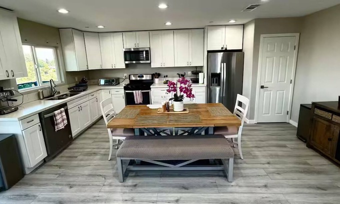 Linda Vista Casa | Modern 3-bed Hub resort/ping pong & pool table. Game room