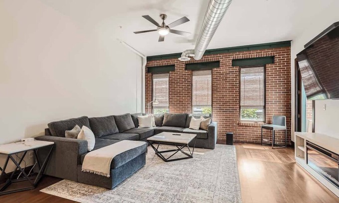 Ballpark Apartamento | Modern 3 Bed Loft in the Heart of Lodo