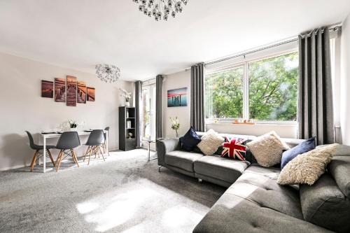 Epping Apartamento | Modern 3-Bed Maisonette - Epping High Street - Parking - LMV Property