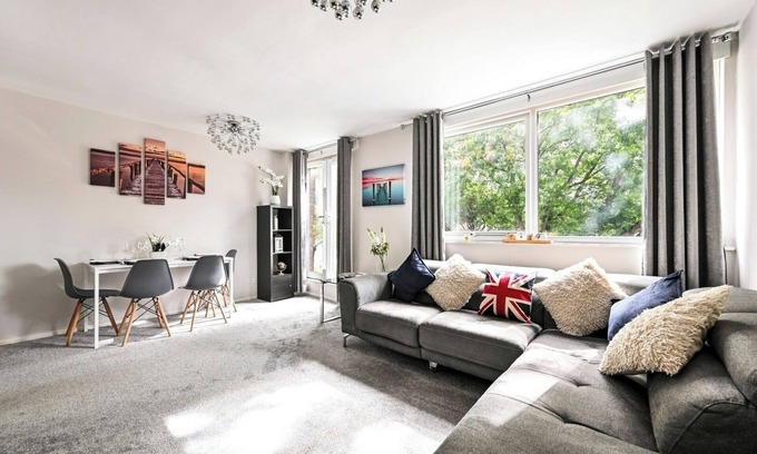 Epping Apartamento | Modern 3-Bed Maisonette | Epping High St | Parking