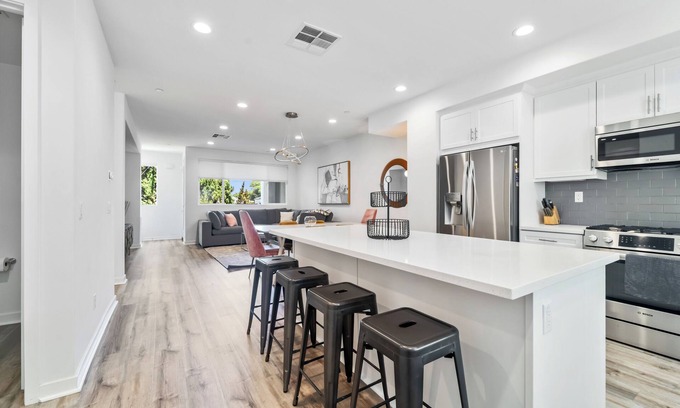 Valley Glen Casa | Modern 3 Bed W/Private Roof Deck!
