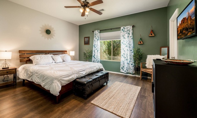 Apache Junction Casa | Modern, 3 Bedroom Home Near Superstition Mountain!