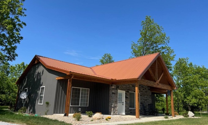 Brookville Cabina | Modern 3-Bedroom Cabin in Wooded Brookville