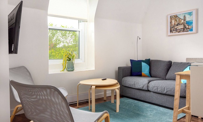 Shaughnessy Village Condominio | Modern 3-bedroom condo in downtown Montreal – Walk to shops & attractions!