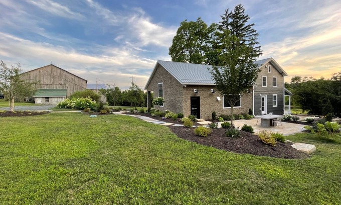 Dushore Casa | Modern 3-bedroom Country Farmhouse in Dushore, PA