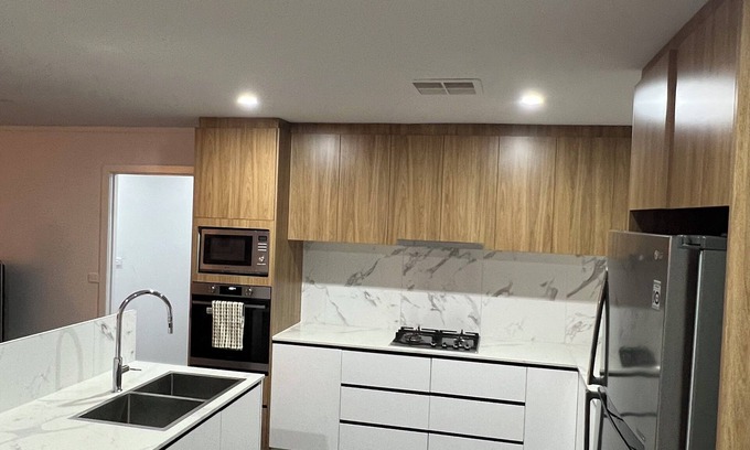 Higgins Casa | Modern 3-Bedroom Home, Belconnen – Free Parking