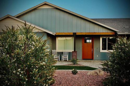 Cottonwood Casa | Modern 3 Bedroom Home