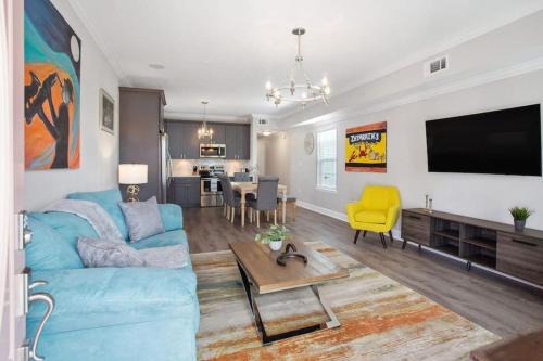 Mid-City Casa | Modern 3 Bedroom in Mid City