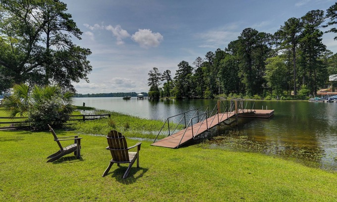 Chapin Casa | Modern 3-Bedroom on a Quiet Cove in Chapin
