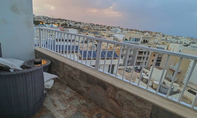 Msida Apartamento | Modern 3 Bedroom Penthouse With Rooftop Views