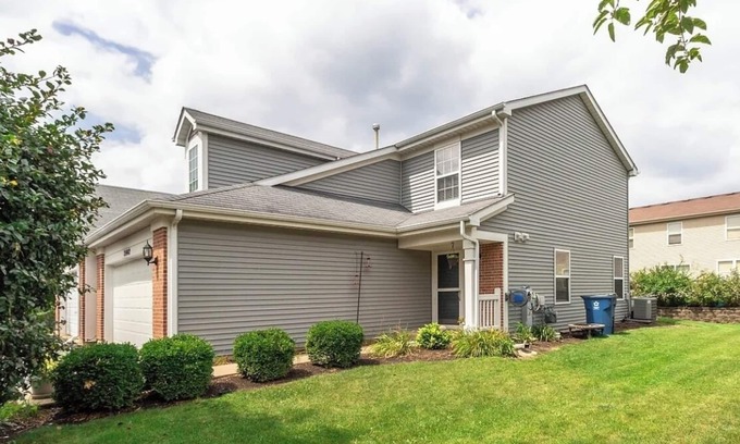Joliet Casa | Modern 3-Bedroom Townhome with Full Amenities – Your Home Away from Home!