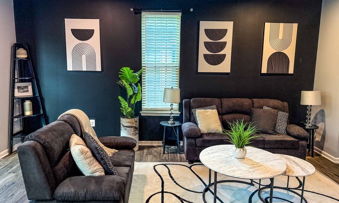 Brooklyn Park Casa | Modern 3-Bedroom Townhome 10 Mins from BWI, 11 Mins to Ravens & Orioles Stadiums