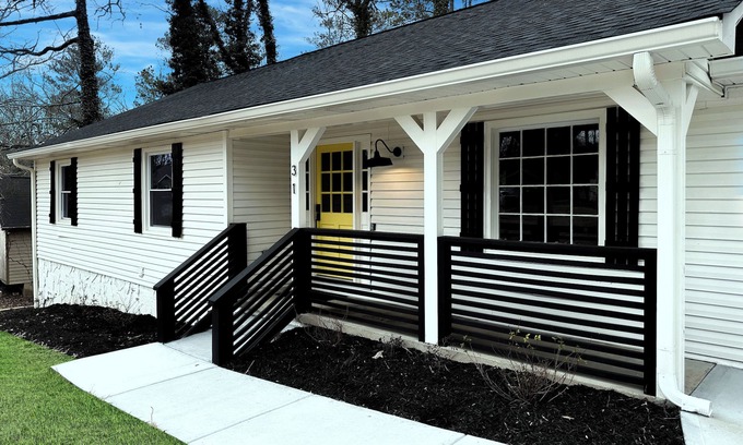 Lawrenceville Casa | Modern 3-bedroom 2 bath house