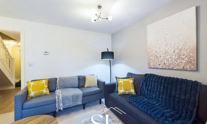 Willenhall Casa | Modern 3 Bedroom Willenhall House, Free Private Parking, Wifi, Netflix